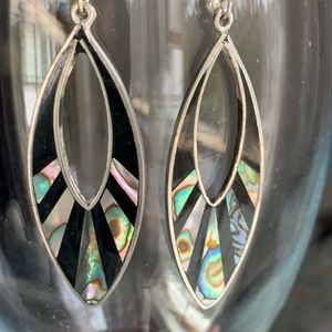 Beautiful mother of pearl drop earrings💝